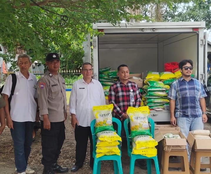 Seperti yang dilakukan oleh Polsek Sabangau dengan mendampingi Gerakan Pangan Murah yang digelar pada Kelurahan Sabaru, Kecamatan Sabangau, Kota Palangka Raya, Kalimantan Tengah, Rabu (27/8/2025) pagi.
