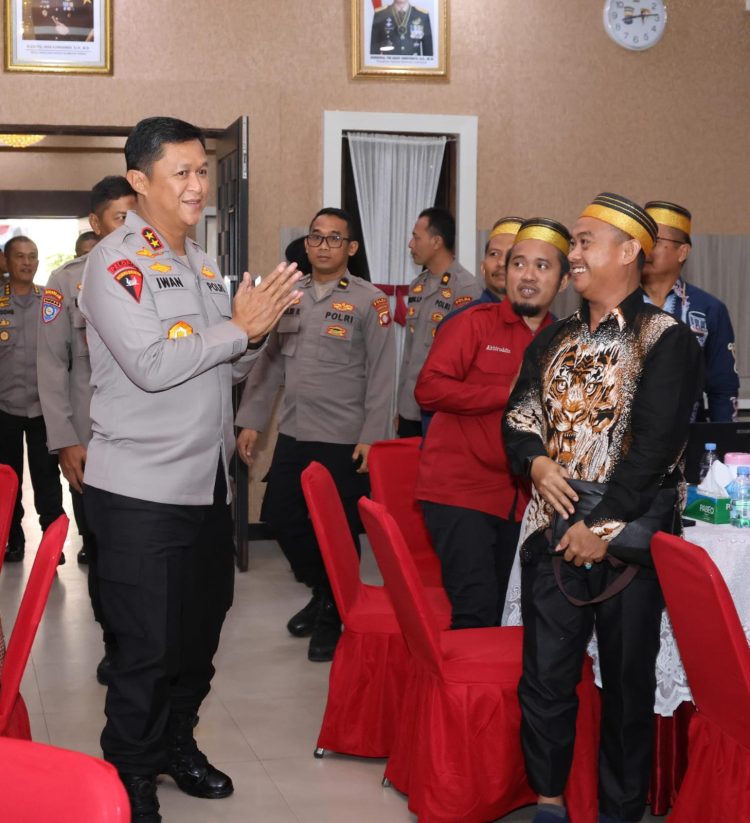 Kegiatan FSK tersebut dihadiri langsung oleh Kapolda Kalteng Irjen Pol Iwan Kurniawan, S.I.K., M.Si dan diikuti oleh organisasi kemasyarakatan (Ormas) dan komunitas masyarakat yang ada di Kota Palangka Raya.