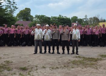 Kegiatan yang berlangsung di lapangan sekolah tersebut dipimpin oleh Kanit Binpolmas, Ipda Teguh Santoso, bersama PS. Kasubnit Bintibsos Satbinmas, Aiptu Eko Fajar P.