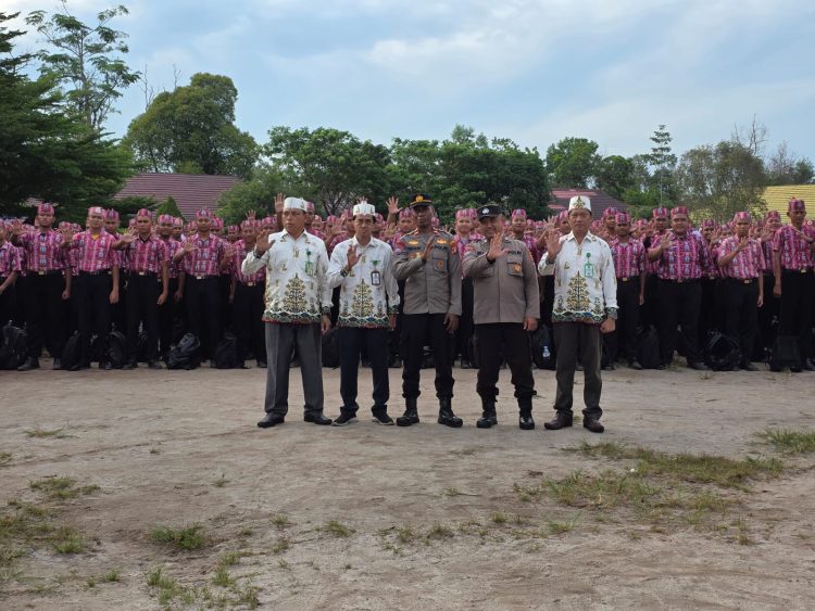 Kegiatan yang berlangsung di lapangan sekolah tersebut dipimpin oleh Kanit Binpolmas, Ipda Teguh Santoso, bersama PS. Kasubnit Bintibsos Satbinmas, Aiptu Eko Fajar P.