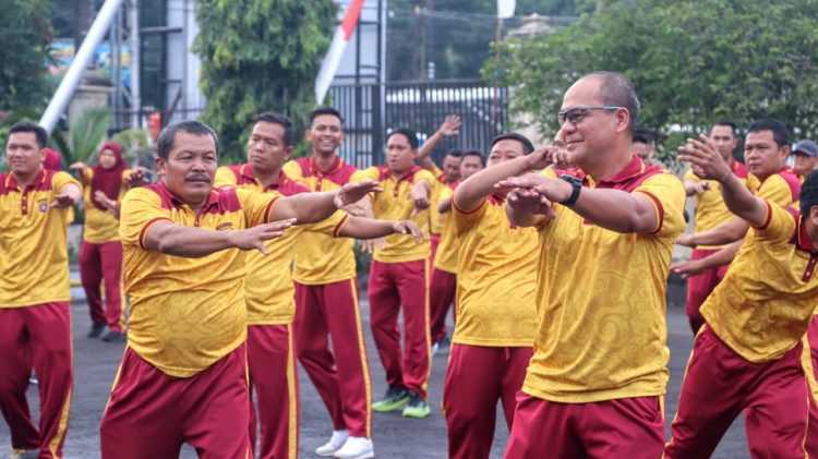 Satuan Pengamanan Objek Vital (Satpamobvit) Polresta Palangka Raya menghadiri kegiatan Technical Meeting Lomba LKBB (Lomba Keterampilan Baris Berbaris) PUSAKA 2025 yang diselenggarakan di Aula SMKN 1 Kota Palangka Raya.