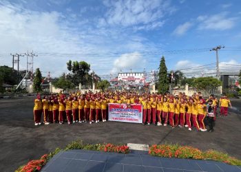 para Srikandi Polresta Palangka Raya menggelar kegiatan senam aerobik bersama yang berlangsung di Mapolresta Palangka Raya, Jum’at (29/8/2025).