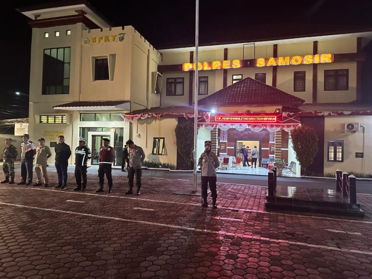 Polres Samosir bersama TNI, Satpol PP dan Dinas Perhubungan melaksanakan patroli gabungan skala besar pada Jumat malam (29/8/2025).