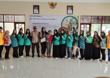 Seperti yang dilakukan oleh Bhabinkamtibmas Kelurahan Menteng, Aipda S. Piliang, yang melaksanakan monitoring kegiatan pemberdayaan masyarakat dengan teknologi ramah lingkungan untuk pencegahan DBD.