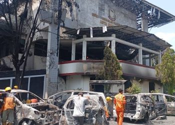 Dampak kebakaran gedung DPRD Makassar semakin mengerikan. Badan Penanggulangan Bencana Daerah (BPBD) Makassar mencatat, sedikitnya 67 mobil ludes terbakar, mayoritas mobil dinas milik pemerintah.