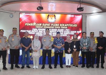 Kapolda Kalteng usai meninjau pelaksanaan rapat sidang pleno, di Kantor Kec. Tewah Baru dan Kantor Bappeda Kec. Teweh Tengah, Kab. Barut, Kamis (7/8/2025).