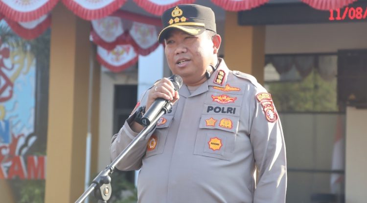 Kepala Kepolisian Resor Kota (Kapolresta) Palangka Raya, Polda Kalteng, Kombes Pol. Dedy Supriadi, S.I.K., M.H. berkesempatan untuk memimpin apel pagi yang dilaksanakan kesatuannya, Senin (11/8/2025) pagi.