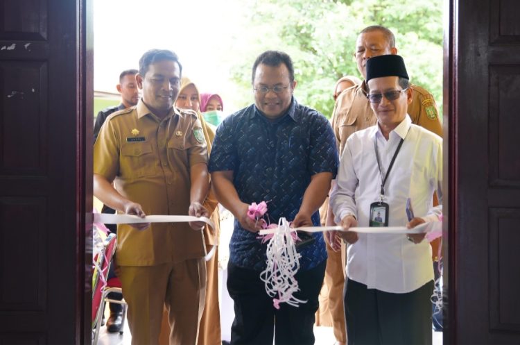 Wali Kota Sabang Zulkifli H. Adam luncurkan Program Cek Kesehatan Gratis (CKG) di Sekolah. Kegiatan kolaborasi Dinas Kesehatan dan KB, bekerja sama dengan Dinas Pendidikan dan Kebudayaan itu, digelar di Halaman SMP Negeri 2 Sabang, Senin (11/8/25).