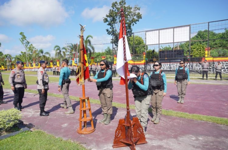 Komandan Satuan Brimob Polda Kalimantan Tengah, Kombes Pol Irwan Jaya, S.I.K., memimpin langsung upacara pemberangkatan tim srikandi Brimob Challenge yang digelar di lapangan apel Mako Satbrimob, Jl. Tjilik Riwut Km. 32, Kelurahan Banturung, Kecamatan Bukit Batu, Kota Palangka Raya, Senin (11/08/2025).