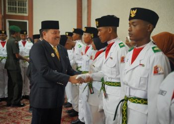 Prosesi pengukuhan berlangsung khidmat di Anjungan Pendopo Bupati, Kompleks Perkantoran Suka Makmue, Sabtu (16/8/2025).