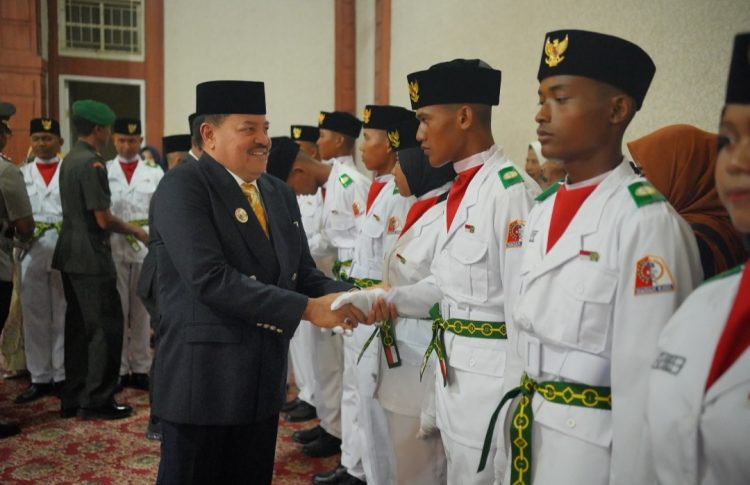 Prosesi pengukuhan berlangsung khidmat di Anjungan Pendopo Bupati, Kompleks Perkantoran Suka Makmue, Sabtu (16/8/2025).
