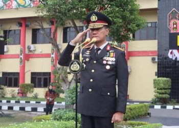 Wakapolda Kalteng Brigjen Pol Dr. Rakhmad Setyadi, S.IK., S.H., M.H. yang bertindak selaku Inspektur upacara (Irup) mewakili Kapolda Irjen Pol Iwan Kurniawan, S.IK., M.Si. serta turut dihadiri sejumlah pejabat utama dan personel Polda Kalteng.