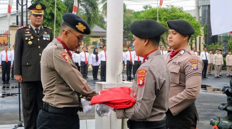 Upacara digelar pada Mapolresta Palangka Raya, Jalan Tjilik Riwut Km. 3,5, Kota Palangka Raya, Kalimantan Tengah, yang dipimpin oleh Wakapolresta, AKBP Moch. Isharyadi Fitriawan dan dihadiri oleh para Pejabat Utama (PJU), Perwira, Bintara beserta PNS Polri.