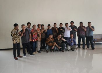 Tokoh masyarakat, politisi, Ketua LSM, dan pimpinan ormas se-Kabupaten Purbalingga berkumpul di Pendopo Sangga Langit, menyoroti kebijakan Pemerintah Kabupaten Purbalingga yang jelas-jelas tidak pro-rakyat.