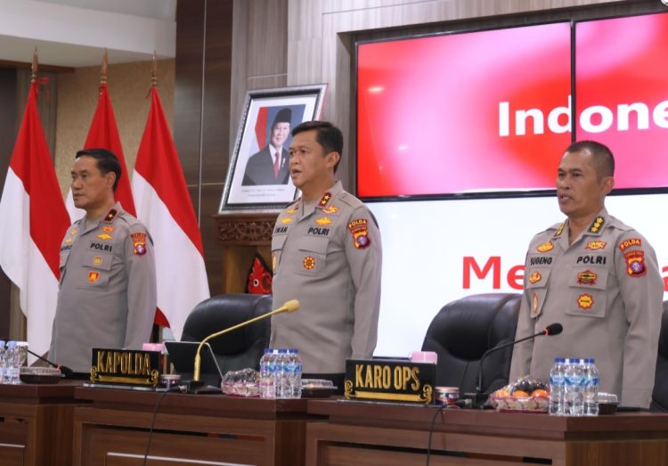 Kegiatan tersebut, dibuka langsung oleh Kapolda Kalteng Irjen Pol Iwan Kurniawan, S.IK., M.Si. didampingi Wakapolda Brigjen Pol Dr. Rakhmad Setyadi, S.IK., S.H., M.H. dan turut diikuti sejumlah pejabat utama Polda, pengemban fungsi operasional di jajaran Polda Kalteng.