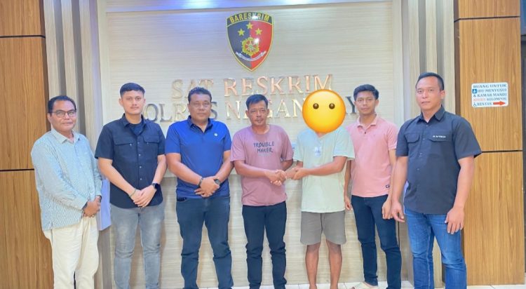 Perdamaian ini dilaksanakan di Mapolres Nagan Raya dan disaksikan oleh kuasa hukum terlapor Muhammad Dustur, S.H.M.K.n, T. Ridwan, SH dari kantor hukum YLBH-AKA Nagan Raya, Kasat Reskrim, KBO Reskrim, Kanit Tipiter Polres Nagan Raya dan keluarga pelapor dan terlapor.