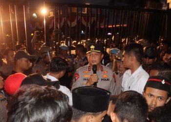 Kepolisian Daerah Kalimantan Tengah (Polda Kalteng) melakukan pengamanan aksi unjuk rasa dari berbagai elemen mahasiswa, masyarakat dan ojek online di Kota Palangka Raya, bertempat di depan Kantor Mapolda setempat, Jl. Tjilik Riwut Km.1, Kota Palangka Raya, Jumat (29/8/2025).