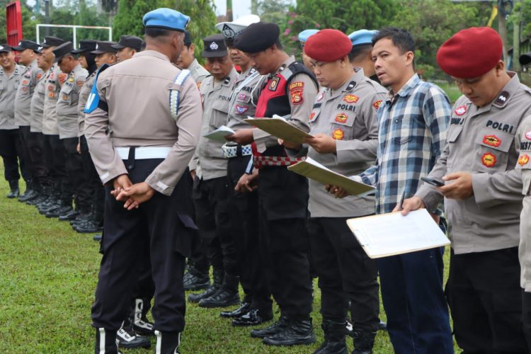 Sebanyak 150 personil gabungan polres dan jajaran polsek melaksanakan apel pagi dalam rangka hari kelima status Siaga Satu menyikapi situasi Kamtibmas secara keseluruhan, khususnya di wilayah Kabupaten Ogan Ilir