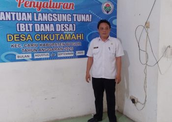 Penanggung Jawab Penyaluran BLT,Kesra Desa Cikutamahi Bapak Diamah. (Foto. Dok: RH/Mitrapolri.com)