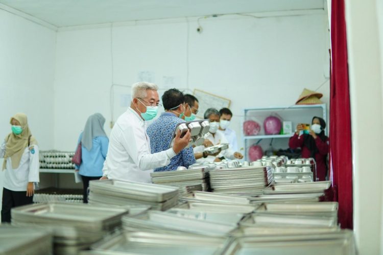 Pemerintah Kabupaten Ogan Komering Ilir (OKI) bertindak cepat dan sigap dalam menangani sejumlah siswa SD dan SMP di Kecamatan Pedamaran yang mengalami gangguan kesehatan setelah mengkonsumsi makanan dari program MBG. Pada Selasa, (2/9/25).