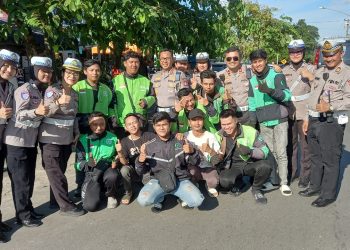Direktorat Lalu Lintas Polda Kalteng melaksanakan kegiatan Polantas Menyapa yang dilaksanakan di Seputaran Kota Palangka Raya, Kamis (4/9/2025) siang.