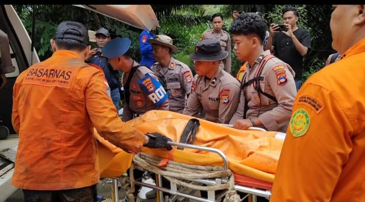 Proses Disaster Victim Identification (DVI) atau identifikasi terhadap 8 korban kecelakaan helikopter BK117 D3 yang jatuh di kawasan Pegunungan Meratus, Kecamatan Mantewe, Kabupaten Tanah Bumbu.