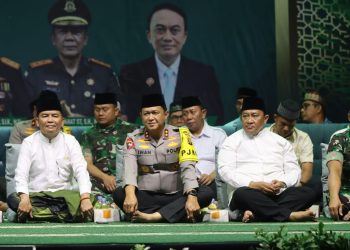Tabligh Akbar yang diisi oleh penceramah Ustadz Hilman Fauzi, S.E.I., M.Esy. ini, dihadiri langsung Kapolda Kalteng Irjen Pol Iwan Kurniawan, S.IK., M.Si. didampingi Gubernur H. Agustiar Sabran, dan unsur Forkopimda serta ribuan Jamaah dari seluruh wilayah di Prov. Kalteng.