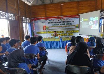 Bhabinkamtibmas Kelurahan Bereng Bengkel, Brigadir Arlan Dwi A.S., Polsek Sabangau Polresta Palangka Raya, menghadiri kegiatan Latihan Dasar Kepemimpinan (LDK) bagi pelajar SMA di Aula Basara Bereng Bengkel, Jum’at (5/9/2025).