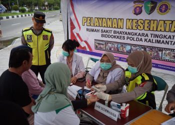 Kegiatan layanan kesehatan gratis di area Car Free Day (CFD) yang berlangsung di Bundaran Besar Jalan Yos Sudarso, Kota Palangka Raya, Minggu (7/9/2025) pagi.