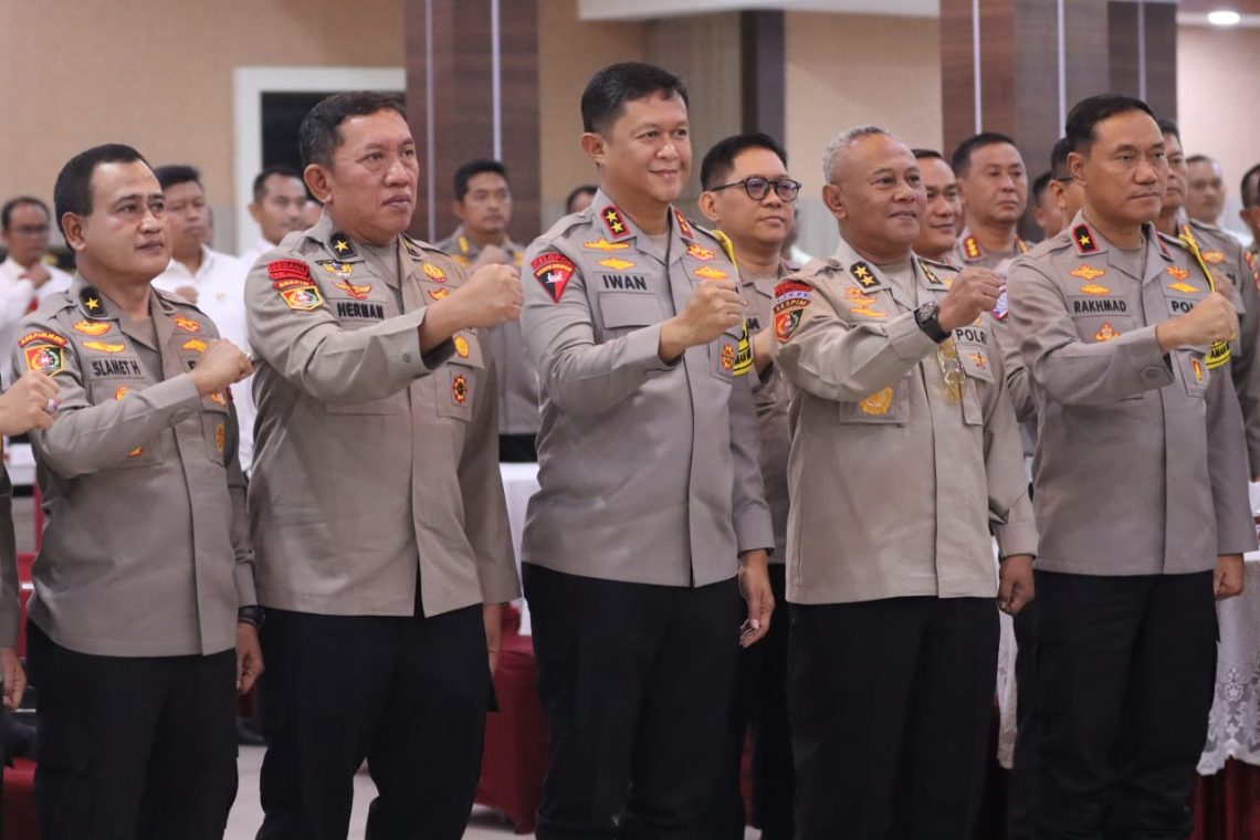 Kapolda Kalimantan Tengah Irjen Pol Iwan Kurniawan, membuka secara langsung kegiatan Praktek Kerja Dalam Negeri (PKDN) peserta didik (Serdik) Sekolah Pimpinan Tinggi (Sespimti) Polri Dikreg ke-34 di Polda Kalteng, Senin (8/9/2025).