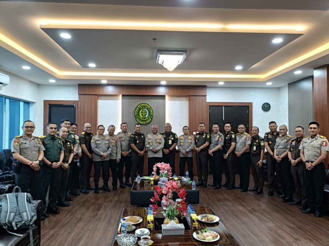 Tim PKDN (Praktik Kerja Dalam Negeri) dari Kelompok Belajar (Pokjar) VI, Sekolah Staff Pimpinan Tinggi (Sespimti) Polri Dikreg ke-34 Tahun 2025, melaksanakan kunjungan kerja ke Kantor Kejaksaan Tinggi (Kejati) Kalimantan Tengah (Kalteng), Senin (8/9/2025).