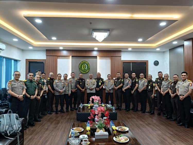 Tim PKDN (Praktik Kerja Dalam Negeri) dari Kelompok Belajar (Pokjar) VI, Sekolah Staff Pimpinan Tinggi (Sespimti) Polri Dikreg ke-34 Tahun 2025, melaksanakan kunjungan kerja ke Kantor Kejaksaan Tinggi (Kejati) Kalimantan Tengah (Kalteng), Senin (8/9/2025).