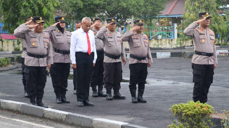 Upacara diikuti oleh para pejabat utama, perwira, dan seluruh personel Polresta Palangka Raya dengan penuh khidmat.