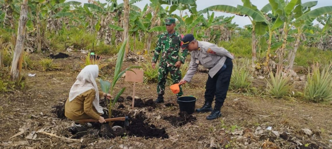 Kegiatan yang dipimpin langsung oleh Kakanwil Dirjen Pemasyarakatan Kalteng tersebut juga dihadiri sejumlah pejabat instansi terkait, mulai dari Dinas Kehutanan, Dinas Ketahanan Pangan, Kepala Lapas dan Bapas, hingga unsur Muspika setempat.