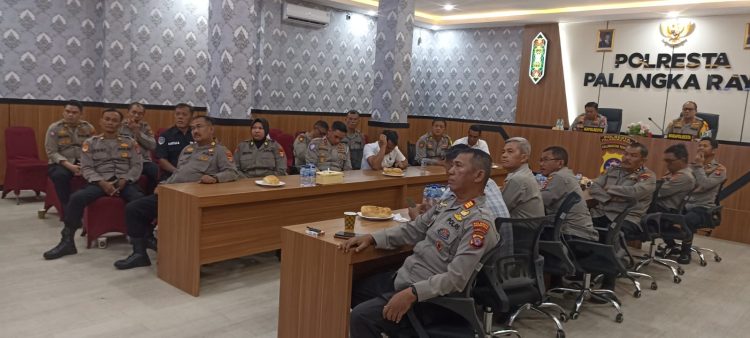 Vicon diikuti melalui Aula Rupatama Mapolresta Palangka Raya, Jalan Tjilik Riwut Km. 3,5, Kota Palangka Raya, Kalimantan Tengah, yang dihadiri oleh Kapolresta, Kombes Pol. Dedy Supriadi, S.I.K., M.H. bersama Wakapolresta dan para Pejabat Utama, Rabu (10/9/2025) pagi.