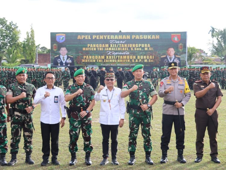 Kepala Kepolisian Daerah Kalimantan Tengah (Kapolda Kalteng), Irjen Pol Iwan Kurniawan, S.I.K., M.Si., menghadiri apel penyerahan pasukan Alih Komando dan Pengendalian (Kodal) dari Pangdam XII/Tanjungpura kepada Pangdam XXII/Tambun Bungai