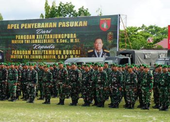 Anggota Kodim 1016/Plk ikuti Apel Penyerahan Pasukan dari Pangdam XII/Tanjungpura Mayjen TNI Jamallulael, S.Sos., M.Si. kepada Pangdam XXII/Tambun Bungai Mayjen TNI Zainul Arifin, S.A.P., M.Sc., dipusatkan di Lapangan Makodam XXII/Tambun Bungai Palangka Raya, Kalimantan Tengah. Rabu sore (10/9/2025).