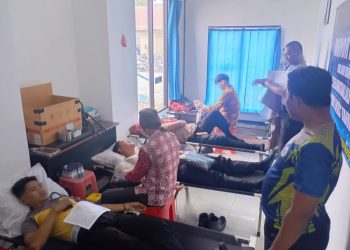 Sidokkes Polresta Palangka Raya menggelar kegiatan donor darah di Satpas Polresta Palangka Raya, Kamis (11/9/2025).
