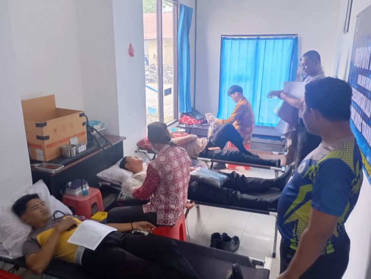Sidokkes Polresta Palangka Raya menggelar kegiatan donor darah di Satpas Polresta Palangka Raya, Kamis (11/9/2025).