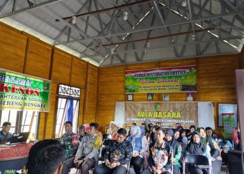 Polsek Sabangau Polresta Palangka Raya menghadiri kegiatan Evaluasi Pelaksanaan Fasilitasi Sumberdaya Pembangunan Desa Tahun 2025 yang berlangsung di Aula Basara Bereng Bengkel, Kecamatan Sabangau, pada Kamis (11/9/2025).