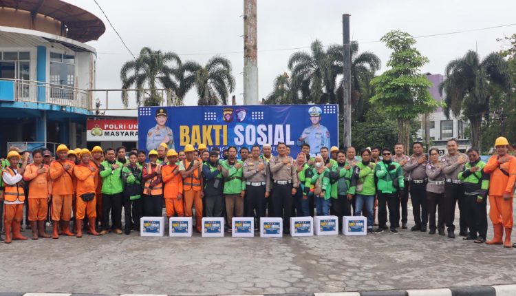 Momentum Hari Ulang Tahun Lalu Lintas ke-70 dimaknai Direktorat Lalu Lintas (Ditlantas) Polda Kalteng dengan melaksanakan Bakti Kesehatan dan Bakti Sosial, di Halaman Pos Lalu Lintas Bundaran Besar Kota Palangka Raya, Kamis (11/9/2025).