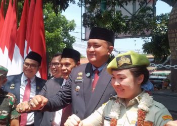 Bupati Bogor Foto Bersama Usai Meresmikan Monument Mayor Oking Jaya Atmaja. (Foto. Dok: RH/Mitrapolri.com)
