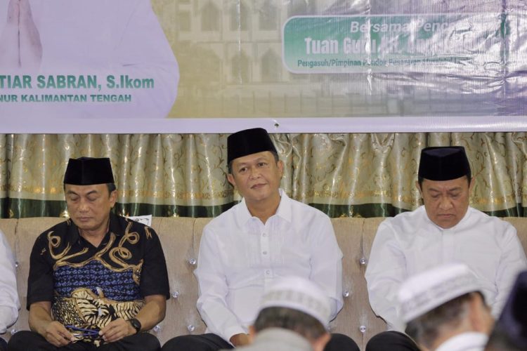 Kapolda Kalimantan Tengah (Kalteng), Irjen Pol Iwan Kurniawan, S.IK., M.Si. menghadiri secara langsung Peringatan Maulid Nabi Besar Muhammad S.A.W yang digelar oleh Pemerintah Provinsi (Pemprov) Kalteng di Masjid Raya Darussalam, Kompleks Islamic Center Jalan G. Obos, Palangka Raya. pada Kamis (11/9/25) kemarin.