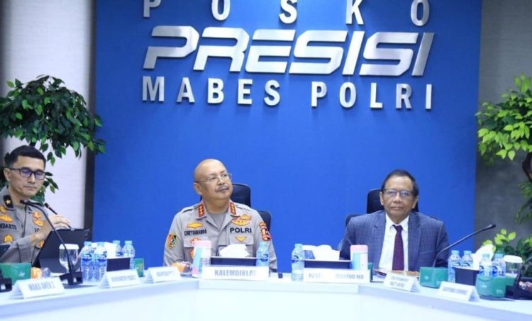 Polri menggelar Forum Belajar Bersama (FBB) bertema “Pemulihan Moril, Semangat, dan Profesional Polri Pasca Kekerasan Kolektif serta Riot Akhir Agustus” pada Jumat, 12 September 2025 Kegiatan ini dipimpin Wakaposko Presisi Brigjen Pol Dr. Indarto dan diikuti lebih dari 800 peserta dari seluruh jajaran kepolisian.