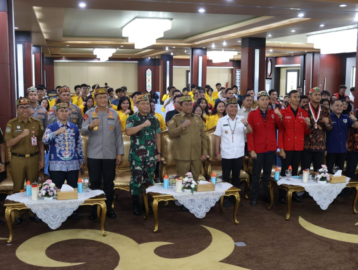 Kapolda Kalteng menghadiri kegiatan pelantikan yang dirangkaikan dengan Focus Group Discussion (FGD), dan Rapat Pimpinan Daerah I Dewan Pimpinan Daerah (DPD) GMNI Kalteng, di Aula Jayang Tingang, Kantor Gubernur Kalteng, Senin (15/9/2025).