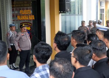 Kepolisian Resor Kota (Polresta) Palangka Raya, Polda Kalteng untuk tetap disiplin melaksanakan apel pagi di markas komandonya, Jalan Tjilik Riwut Km. 3,5, Selasa (16/9/2025) pagi.