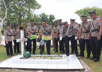 Direktorat Lalu Lintas Polda Kalteng melaksanakan Ziarah ke Taman Makam Pahlawan Sanaman Lampang, Kota Palangka Raya, Selasa (16/09/2025) siang.