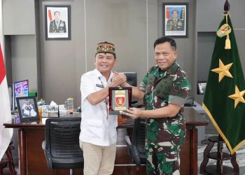 Pangdam XXII/Tambun Bungai Mayjen TNI Zainul Arifin, S.A.P., M.Sc., menerima kunjungan silaturahmi dari Gubernur Kalimantan Tengah H. Agustiar Sabran., S.Ikom.,beserta staf, bertempat di Makodam XXII/Tambun Bungai, Palangka Raya, Rabu (17/9/2025).