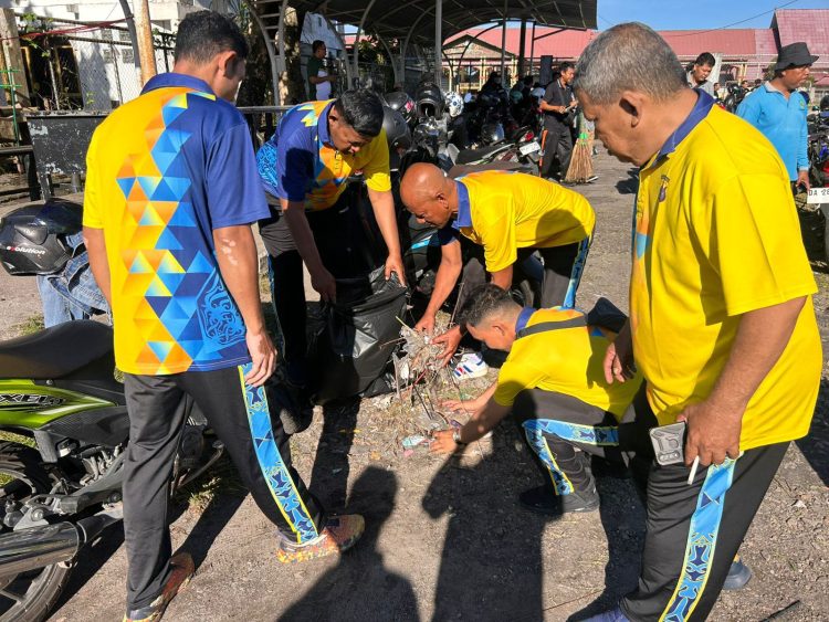 Polresta Palangka Raya turut ambil bagian dalam kegiatan World Cleanup Day (WCD) 2025 yang dipusatkan di Lapangan Sanaman Mantikei, Jum’at (19/9/2025).