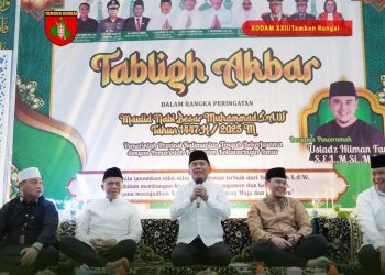 Pangdam XXII/Tambun Bungai Mayjen TNI Zainul Arifin, S.A.P., M.Sc., hadiri acara Tabligh Akbar Peringatan Maulid Nabi Muhammad SAW 1447 H / 2025 M, bertempat di Masjid Wahyu Al-Hadi (Islamic Center) Kotawaringin Timur, Kalimantan Tengah. Kamis 18/9/2025.